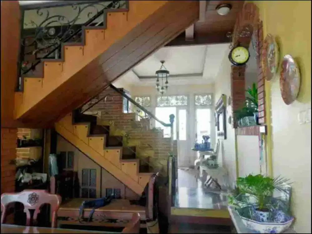 RUMAH ASRI TENGAH KOTA DI JL MUGAS BARAT MUGASSARI SEMARANG SELATAN