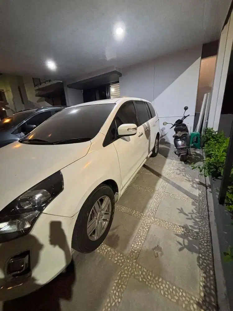 Mazda 8 2011 Bensin