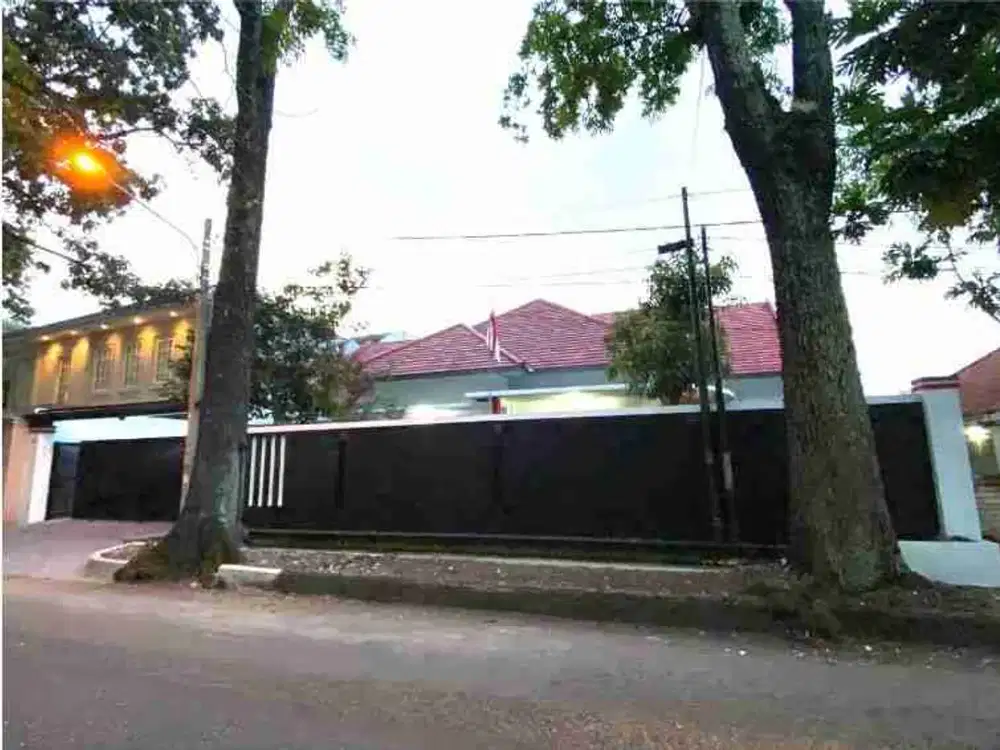 rumah luas dan asri tengah kota bandung dekat alun2 bandung