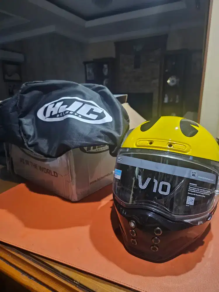Helm HJC V10 Pacman limited Edition