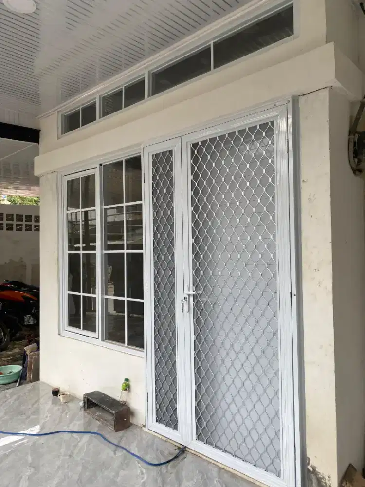 Kusen aluminium dan kaca