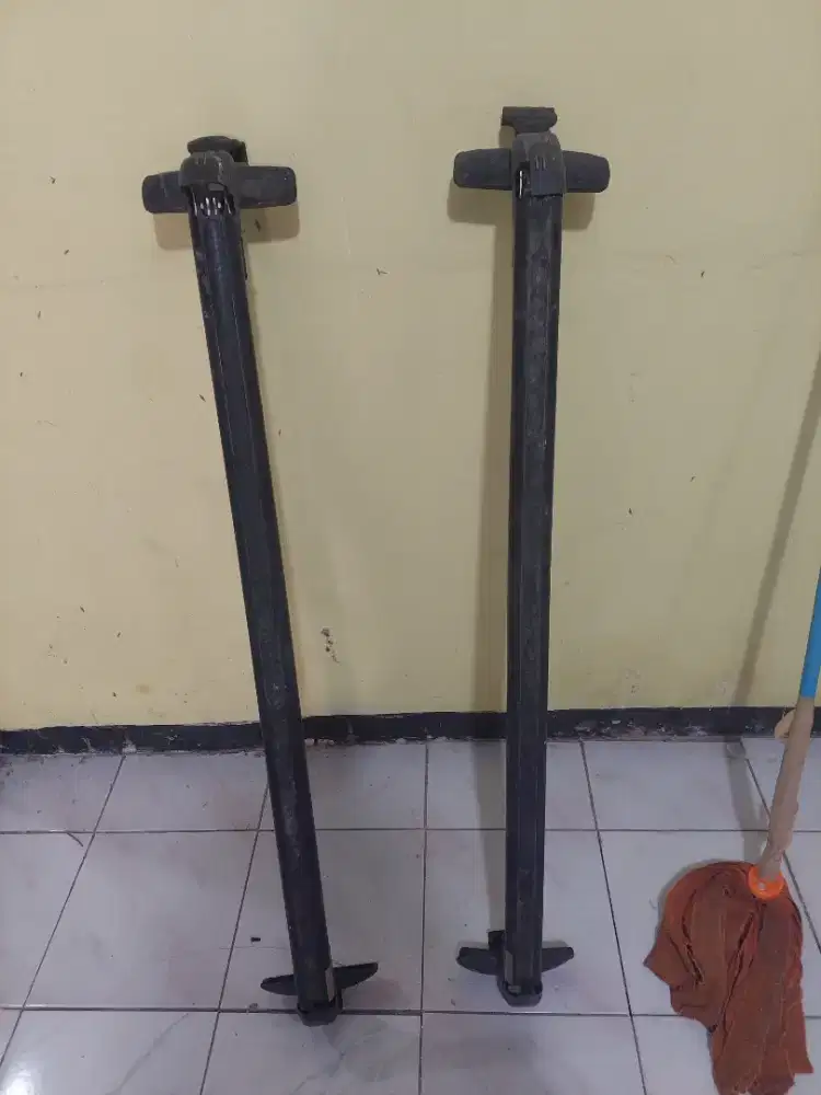 Universal,,,Jual aja jadiin duit