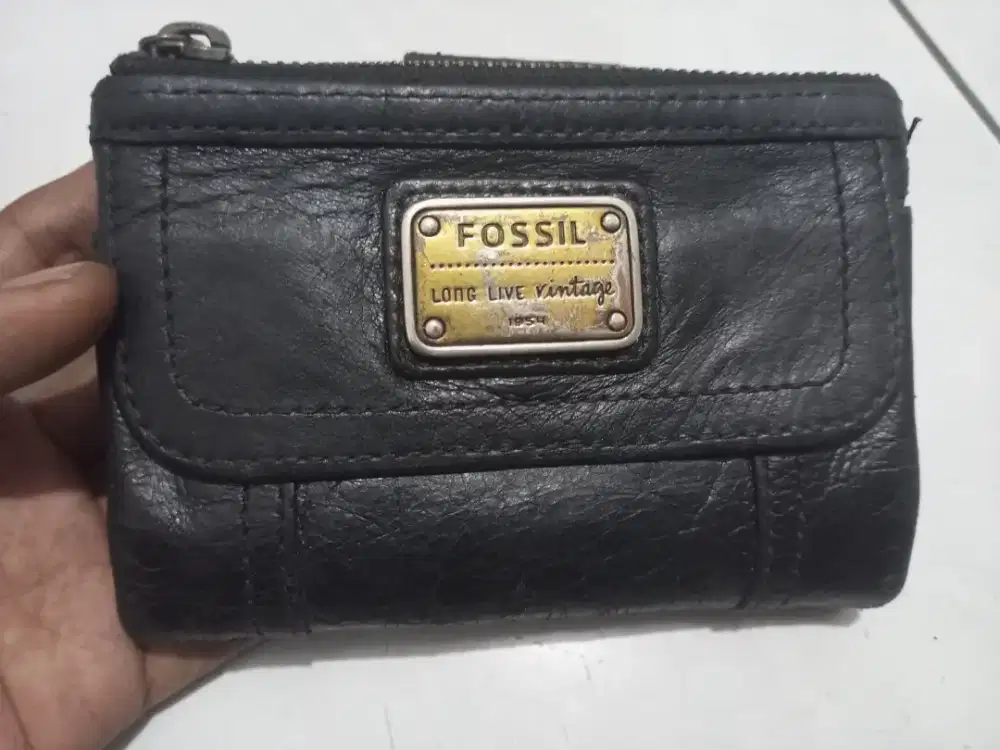 Dompet fossil kulit