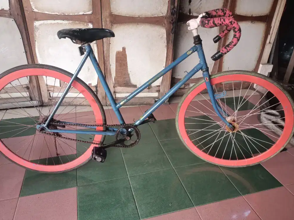 Sepeda fixie rem terpedo velg tapak lebar ban tebal semua