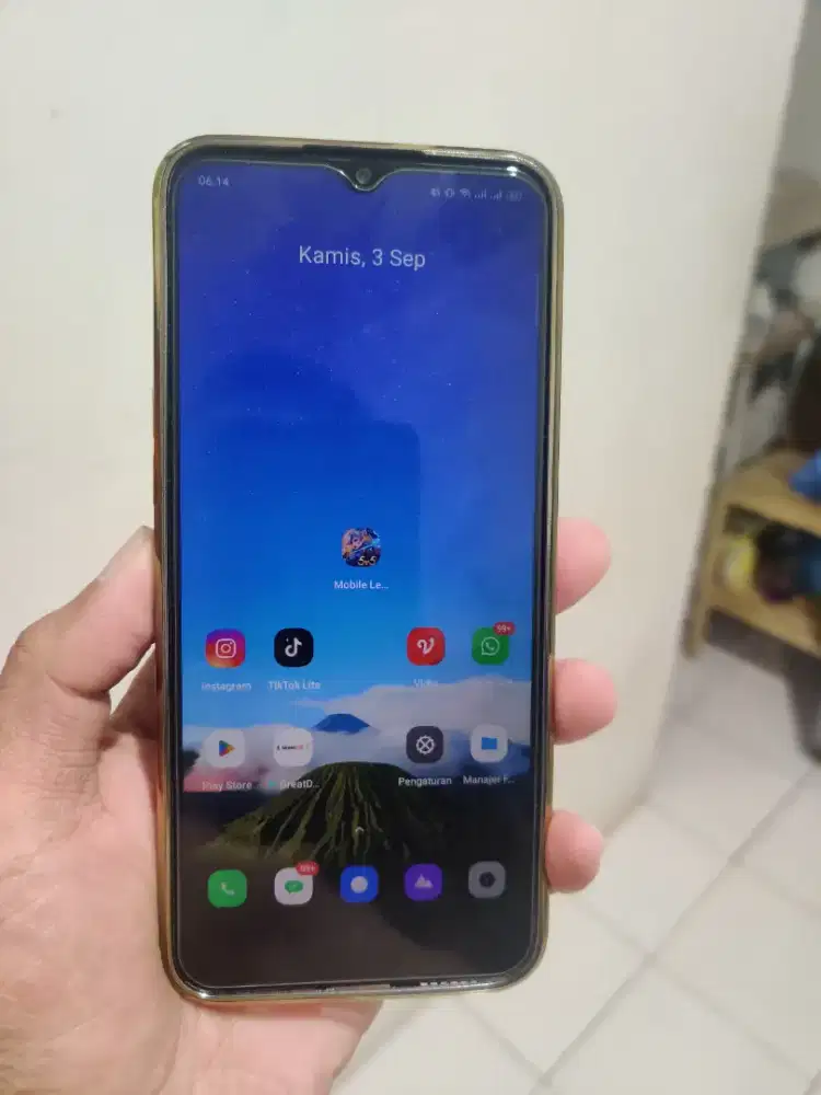 Realme 5 , RAM 4GB Internal 128GB (Slot Micro SD)