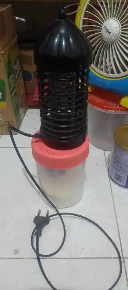 Lampu perangkap nyamuk