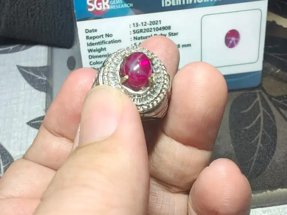 Batu natural Ruby Star