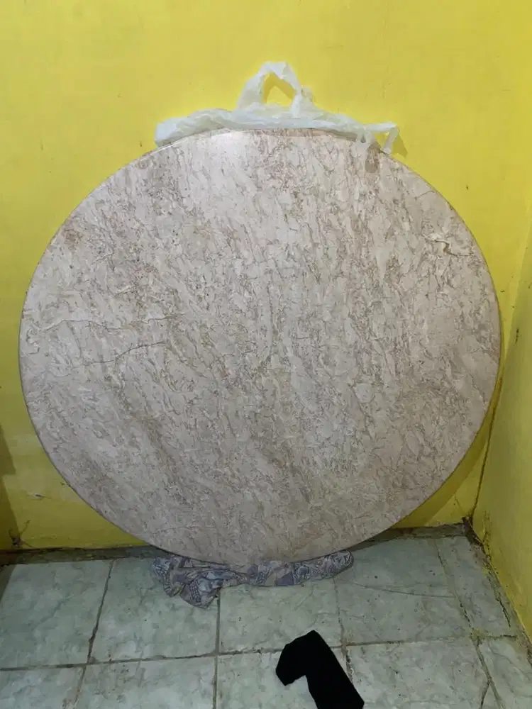 Marmer bulat origina bercorak