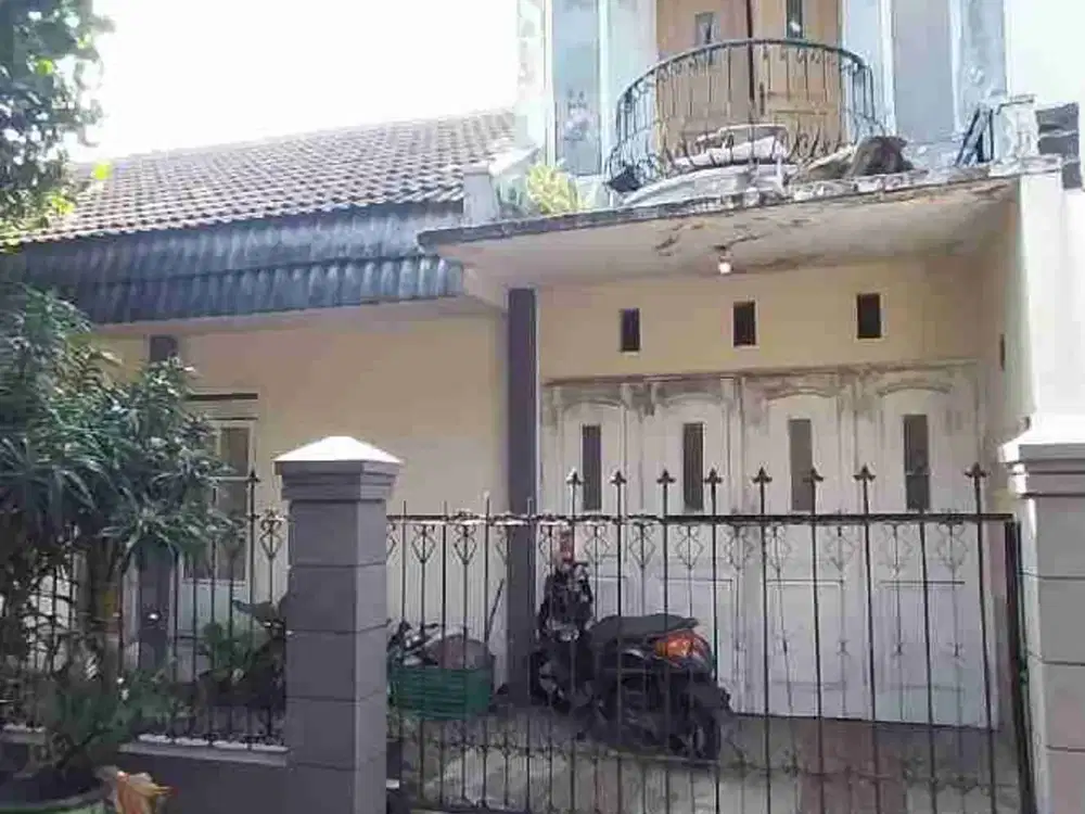 rumah strategis dekat jalan raya telogomas dinoyo dekat fave hotel, dekat sekali ke kampus unitri, unisma, unmuh dan ub brawijaya bagus jika dibangun kos atau hunian