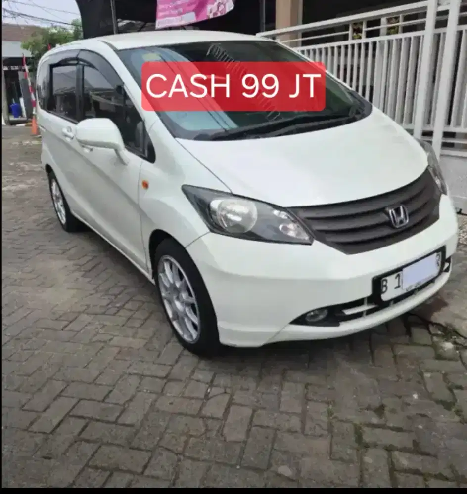 Honda freed th thn 2011  putih
