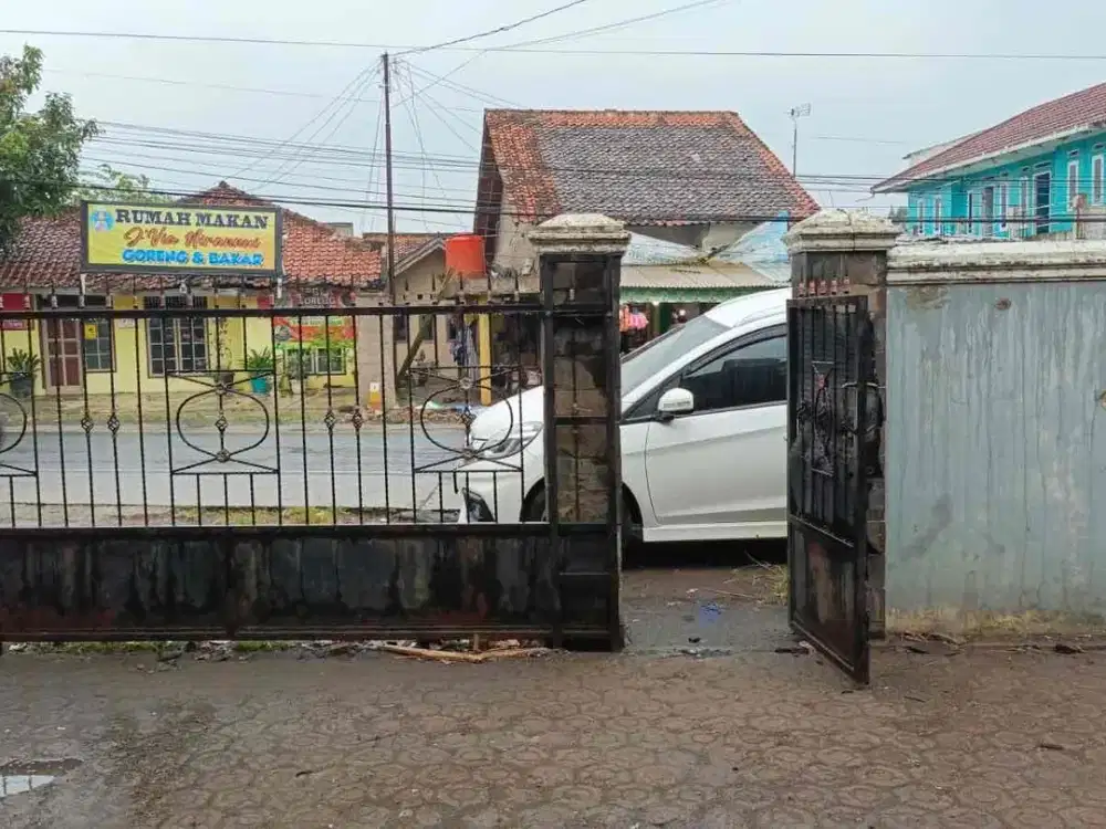 rumah. strategis.  jln. raya. cianjur. bisa. bangun. 3. ruko. cck. untuk segala. usaha.    wa. call.    jln. sungkan.  untuk info.  lebih jelas.  bisa.  dikontrak. 3. th.@  60. jt.  sdh. ada yg mau.  bisa. lsg. dikontrakkan.       hrg. bgs. lokasi. satu2n