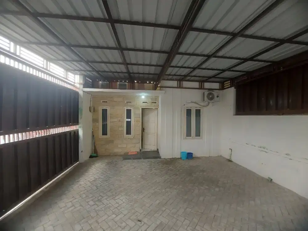 Disewakan Rumah Garasi 2 mobil Tahunan