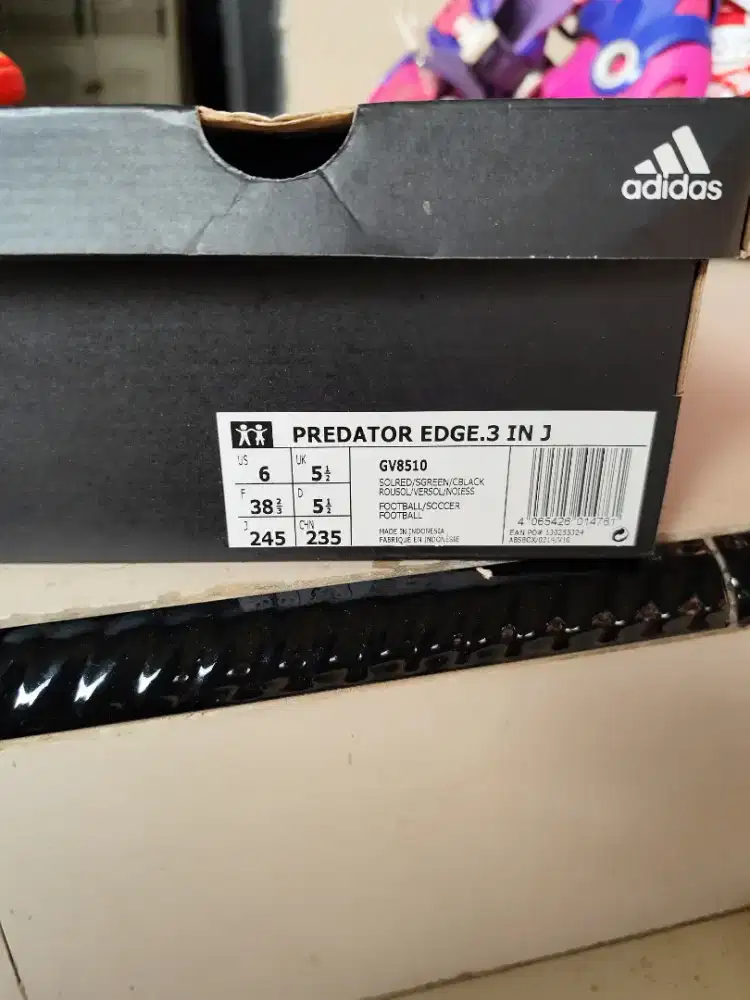 Sepatu futsal Adidas
