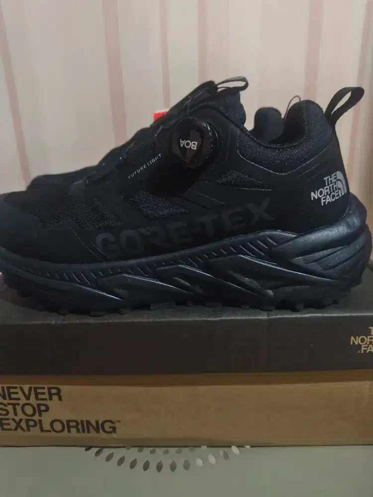 Sepatu Gore-tex TNF sz 42