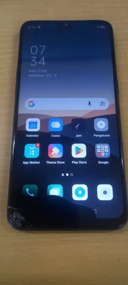 Hp oppo normal cuman pecah layar ram 4 / 64