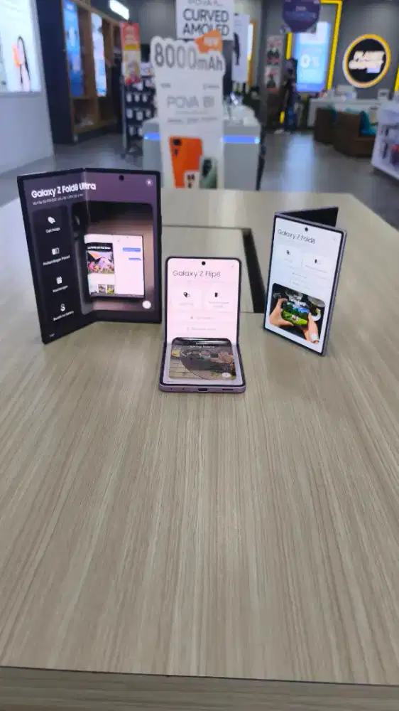 Ready Samsung Z Flip 8.Dapatkan Cashback dan promo 0% syarat KTP saja