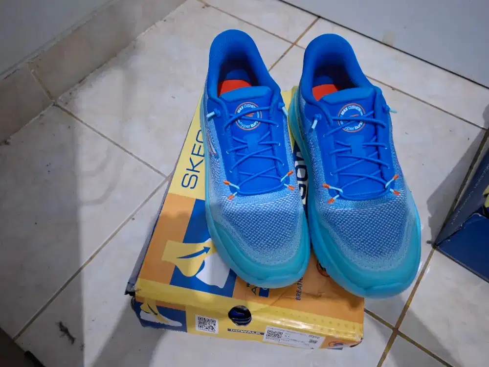 Skechers Go Walk Max Cushioning Hyper Burst warna biru