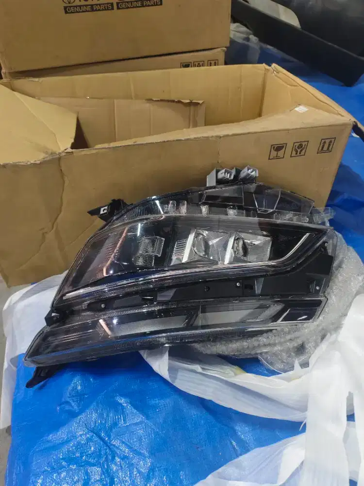 Headlamp Toyota Voxy