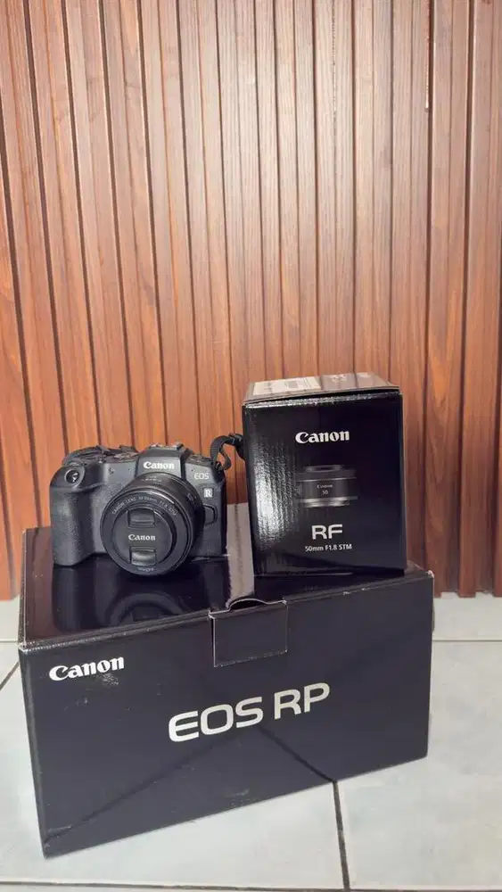 CANON EOS RP + LENSA Rf 50mm 1.8