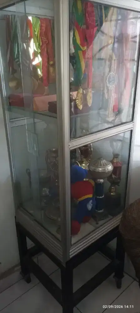 Steling kaca serbaguna atau piala