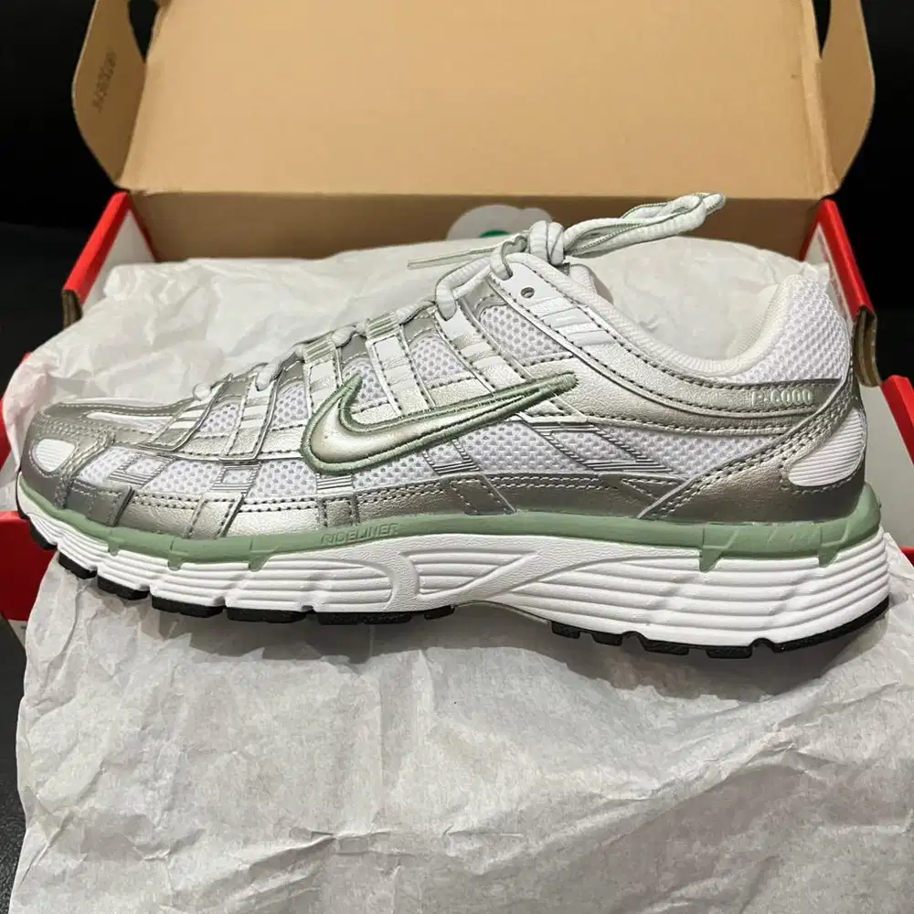 Nike P-6000 Women metallic silver