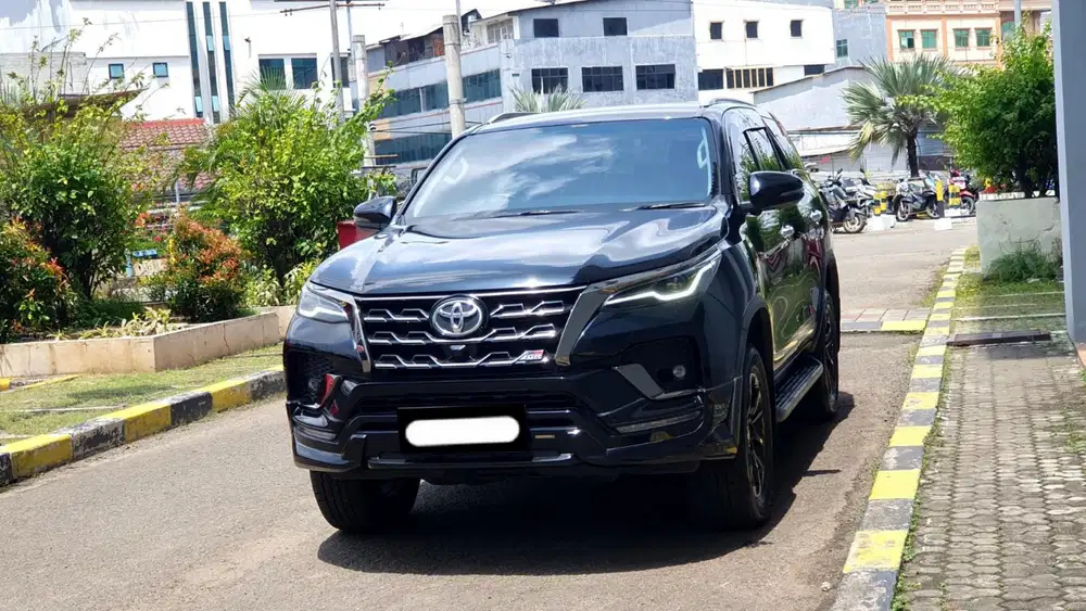 Toyota fortuner vrz gr sport 4x4 matic 2024 hitam diesel