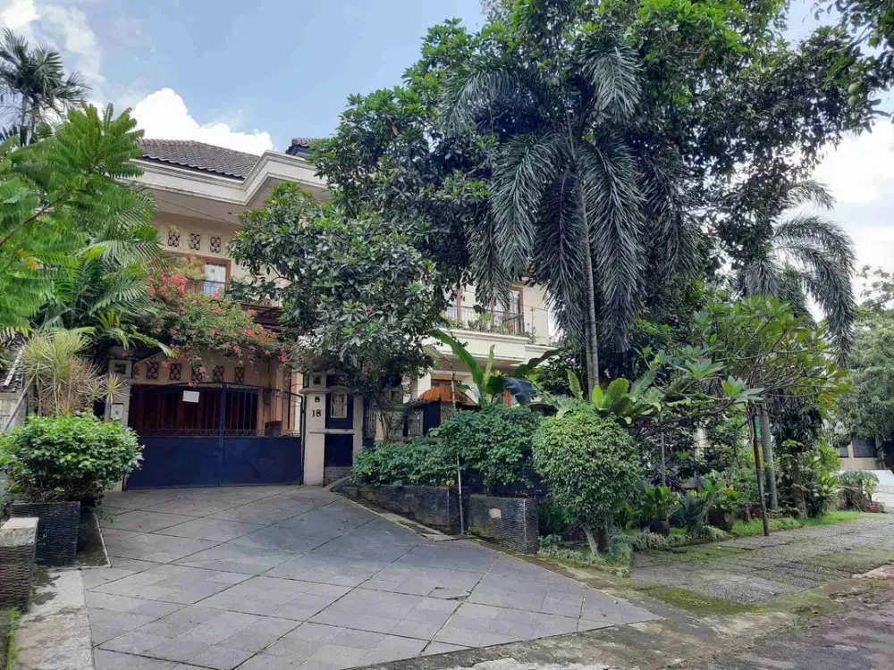 Rumah 2 Lt asri Taman Depan dan Belakang siap huni di Cinere