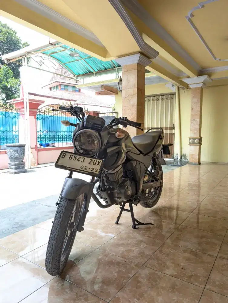 Honda cb verza low km