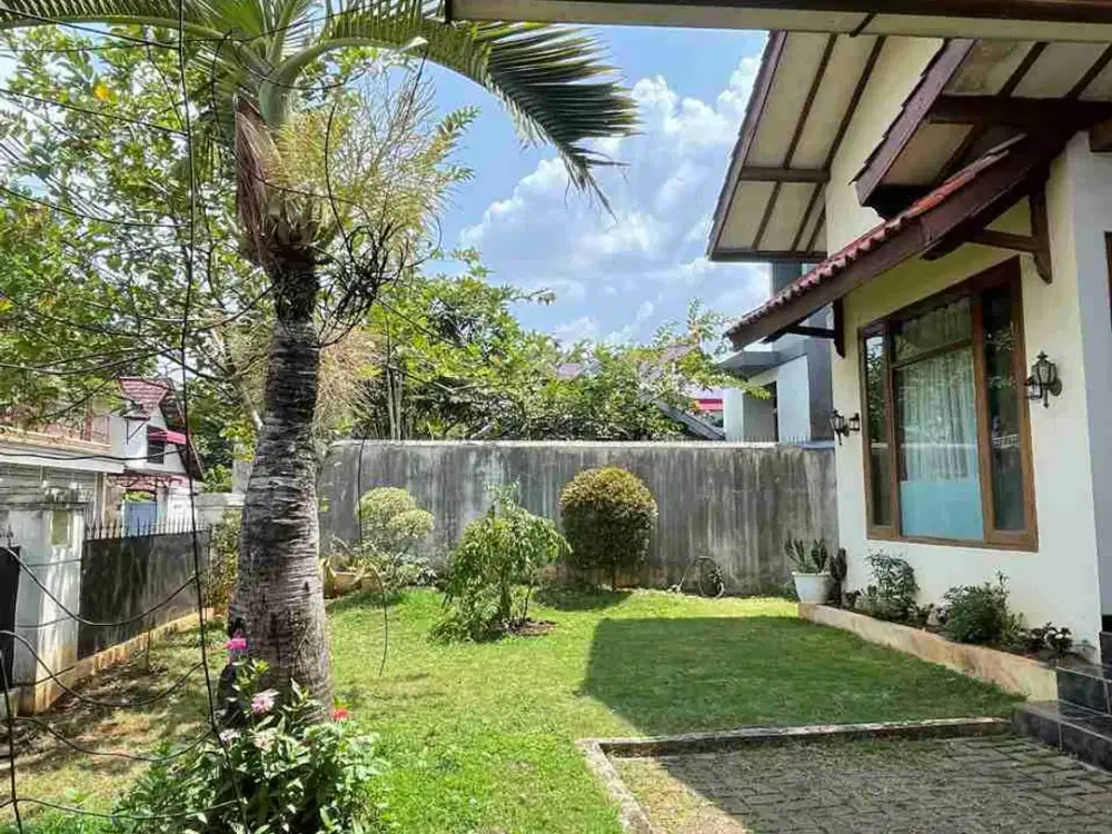 RUMAH ASRI LUAS TANAH 500 METER DEKAT KE MRT DAN TOL