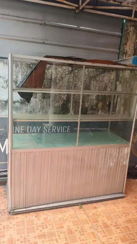 Dijual Etalase Kaca