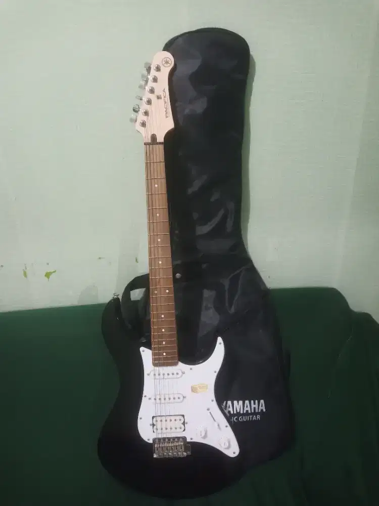 Yamaha pacifica 112 j like new