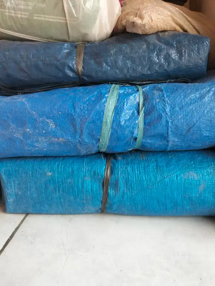 Terpal ukuran besar