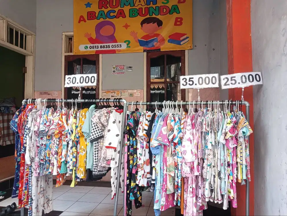 Dijual borongan total 70 stel baju+ 2gantungan besi