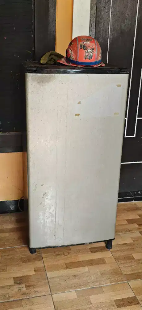 Jual  kulkas 1 pintu, merk sanyo
