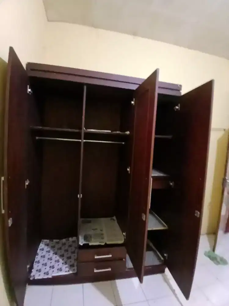 Jual lemari kayu pakaian cermin