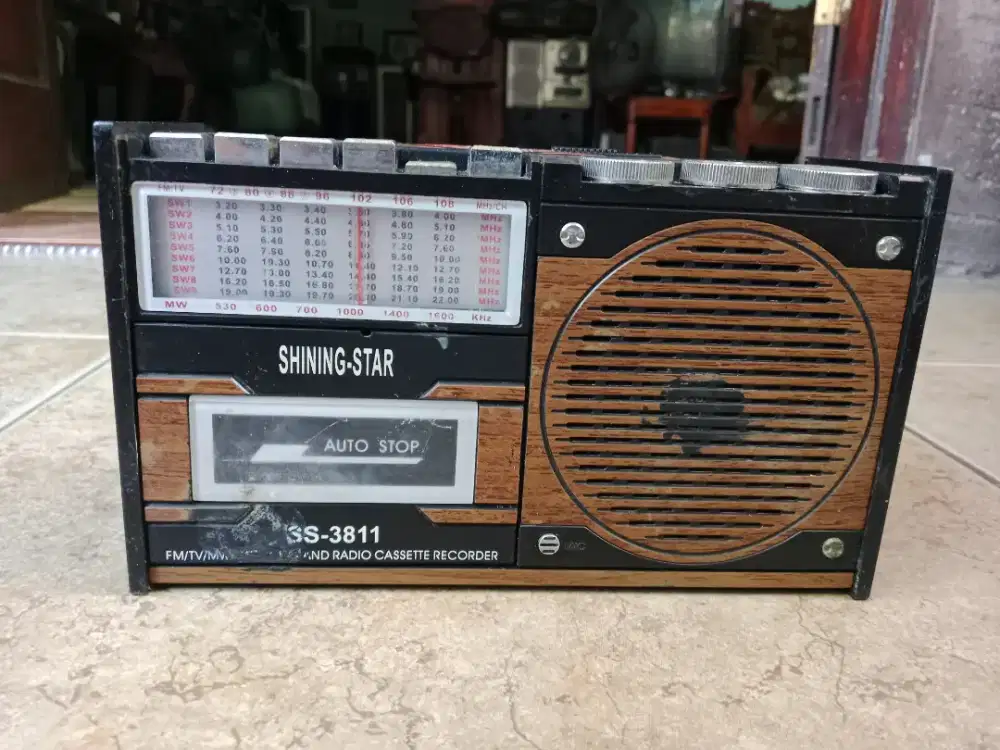 Radio tape warna coklat