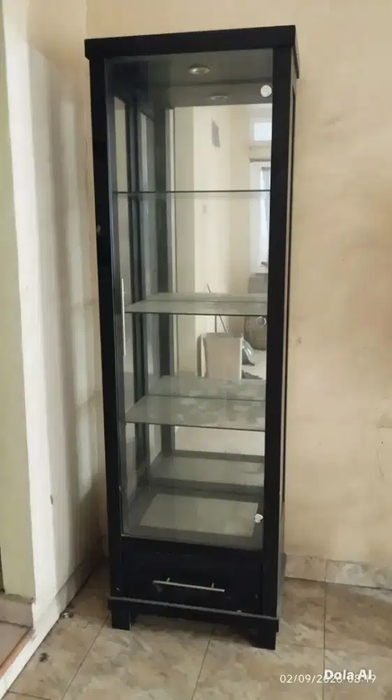 DIJUAL LEMARI HIAS KACA