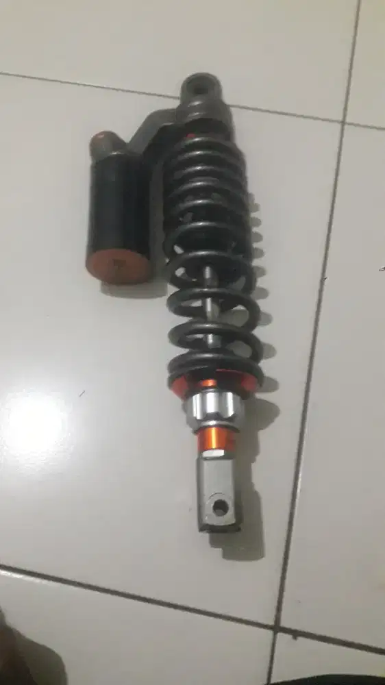 Shock belakang kondisi bekas