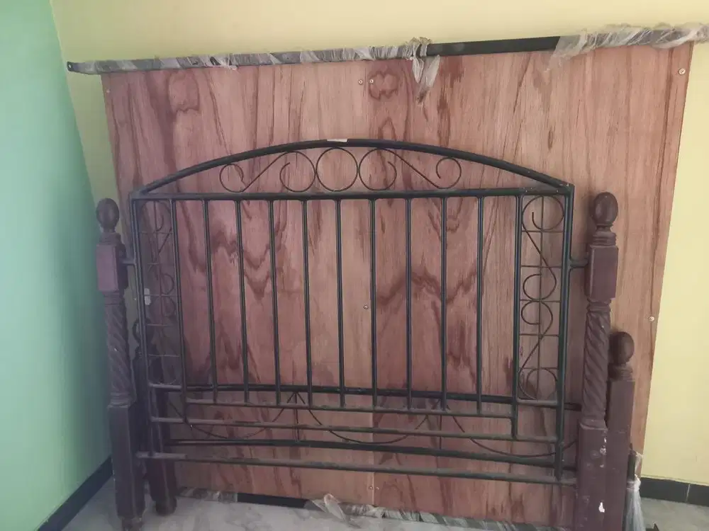 Dipan Besi Kombinasi Kayu [Ukuran: 160x200 / No 2] Kokoh Mulus