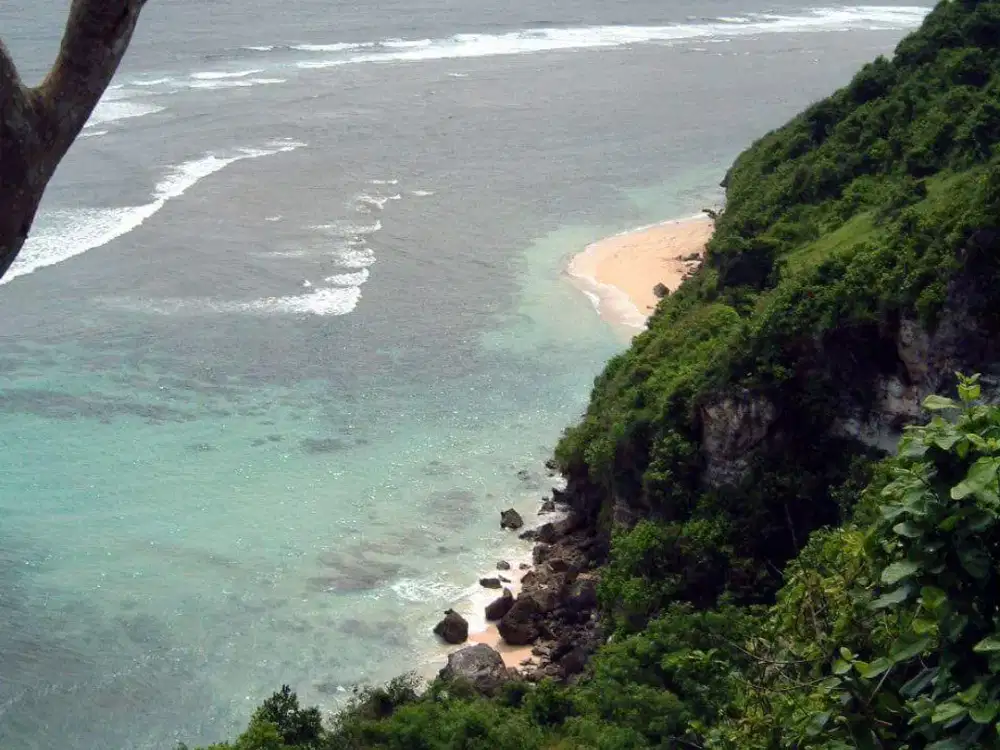 Lahan Los Tebing dengan Akses Pribadi Menuju Pantai Green Bowl