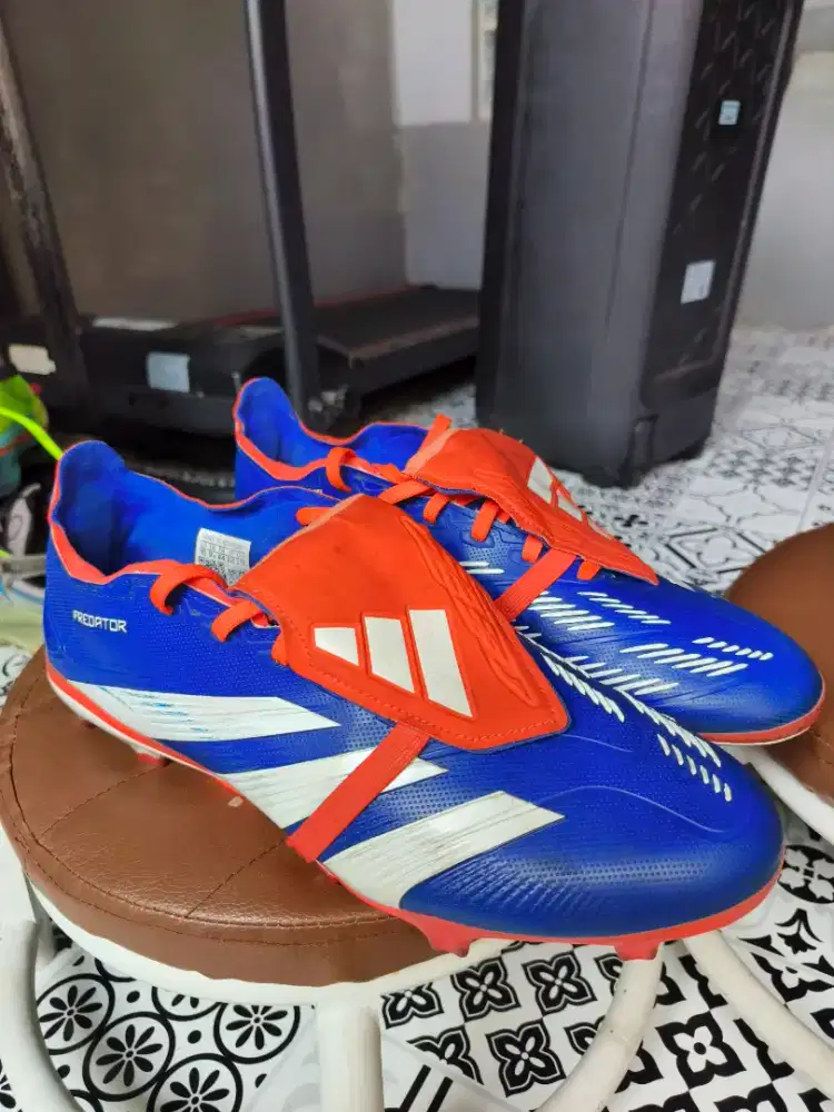 Cuci gudang sepatu bola