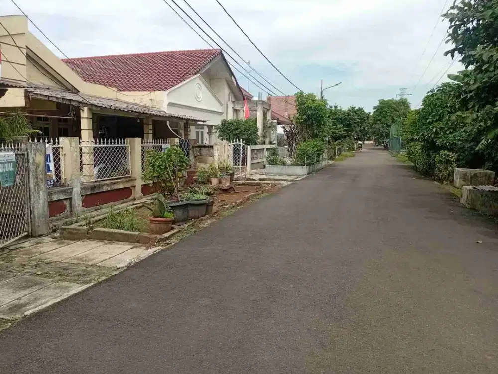 Di jual murah rmh komplek Garuda Cipondoh dgn luas tanah 200 meter hanya 1,4 M nego lagi.