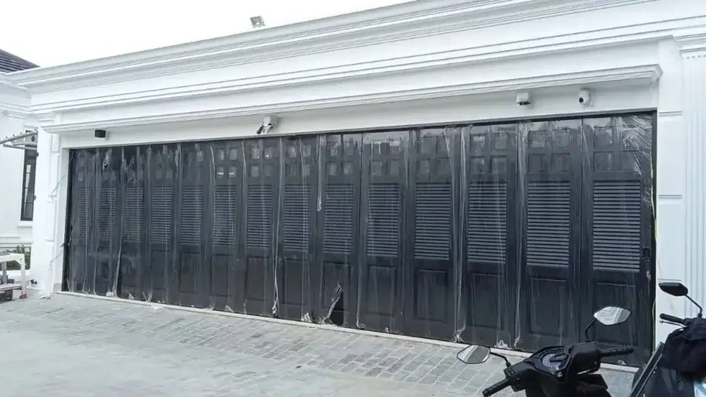 Pintu garasi besi dorong