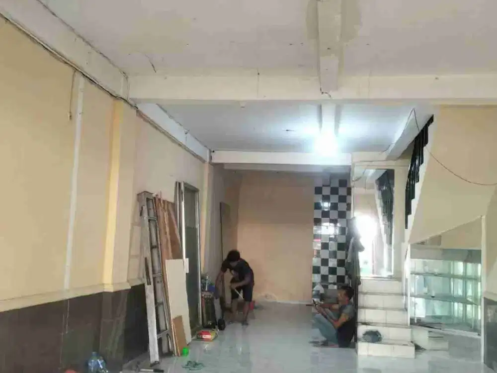 Ruko 2 Lantai, Bisa Jadi Kantor di Taman Royal Kota Tangerang