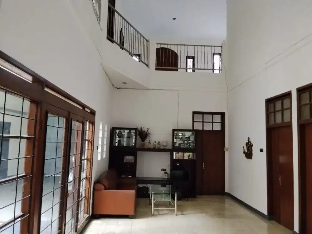 Dijual rumah luas strategis bisa u/ usaha mainroad area Riau Bandung