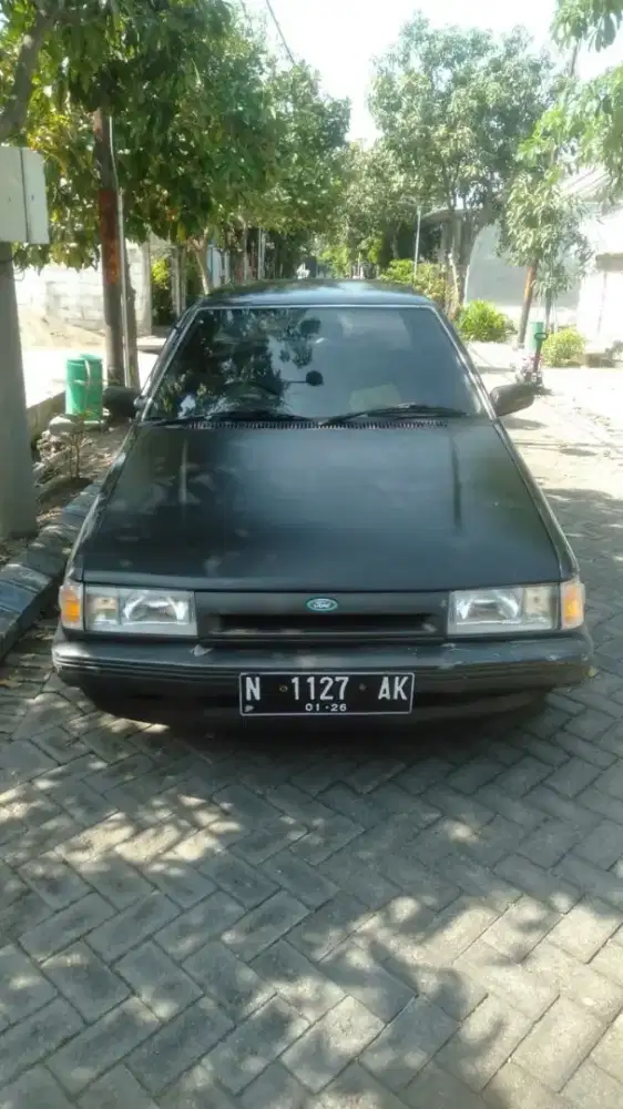 Ford laser 1997 Bensin