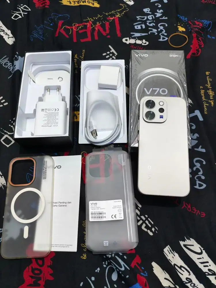 VIVO V70 RAM 12/256GB FULL ORI MULUS 99% LIKE NEW