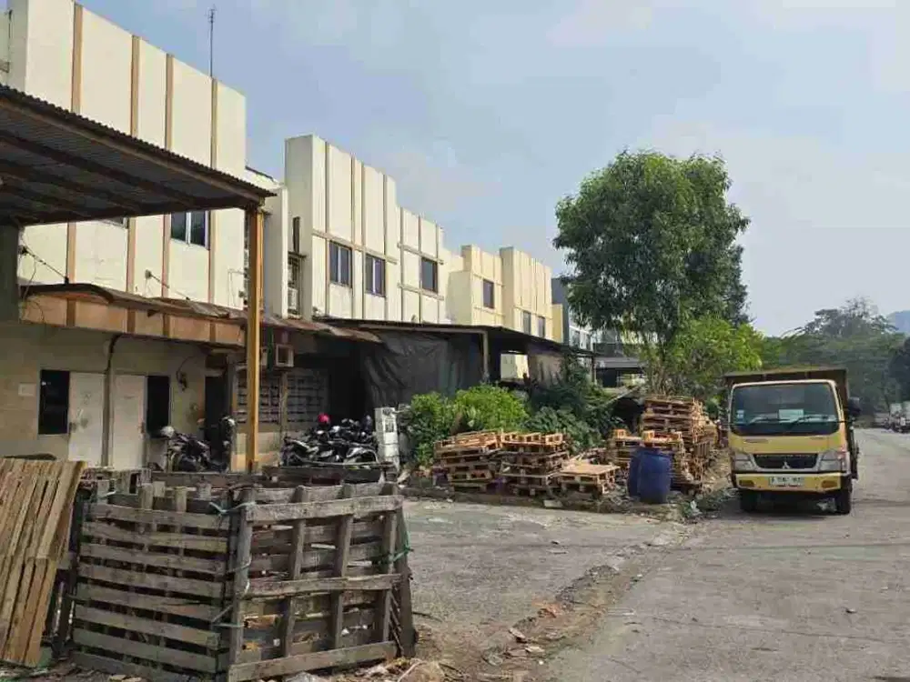 Gudang gandeng siap pakai di taman tekno