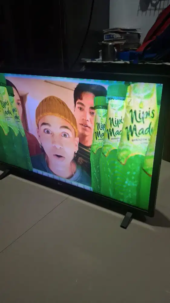 LG 32 inch digital.
