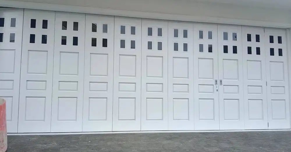 Pintu garasi handerson minimalis